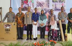 Peduli Disabilitas, Polres Metro Bekasi Turun Tangan Bantu Siswa SLB Negeri