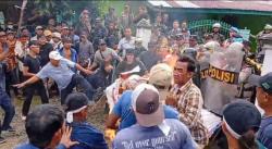 Demo Rusuh di Kantor Bawaslu Bengkulu Selatan, Terdengar Suara Letusan Tembakan dan Kepulan Asap