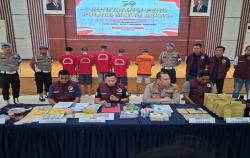 Polisi Tangkap 5 Pengedar Narkoba di Bekasi, Barang Haram Senilai Rp1,3 Miliar Disita