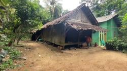 Miris! Keluarga Buruh Angkut Arang di Lebak Tinggal di Rumah Reyot Nyaris Roboh