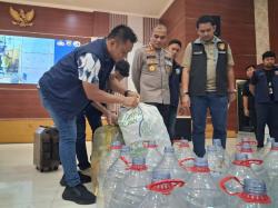 Polisi Sebut Produsen Air Galon Palsu di Setu Bekasi Raup Omzet Rp70 Juta