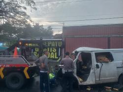Kecelakaan Maut Daihatsu Grandmax Keluar Jalur Tabrak Mitsubishi Colt Diesel, 1 Tewas 3 Luka
