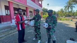 Anak SD Pigapu Antusias Sambut Bantuan Sarana Olahraga dari Satgas TMMD