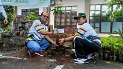 Peringati IDPHI, Karantina Jatim dan Forkopimda Bagikan 500 Bibit Tanaman dan Gelar Pasar Murah