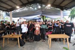 Lestarikan Warisan Lewat Semarak Budaya: Batik Lilin Dingin dan Kekayaan Bandung