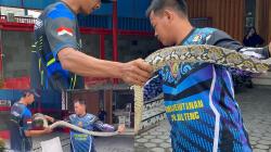 Ular Sanca Sepanjang 2,5 Meter Ditemukan di Samping SPBU, Damkar Dishut Kalteng Turun Tangan