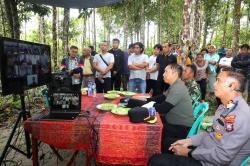 Riset Kemenyan, Luhut Binsar Pandjaitan Kumpulkan Petani dan Bupati Taput