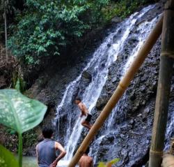 Pesona Tersembunyi Curug Lengka, Oase Ketenangan di Tapal Batas Cianjur-Bogor