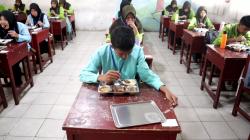 Cegah Keracunan, SLTPN 1 Lubuk Sikaping Tambah Satu Porsi Makanan untuk Sampel MBG