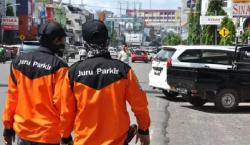 Viral, Preman Ini Ancam Rantai Mobil Warga yang Parkir di Rumahnya Sendiri karena Tak Diberi Uang!