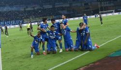 Hasil Liga 1 2024-2025: Persib Bandung Bungkam Persis Solo 3-2,Pangeran Biru Sempurnakan Pesta Juara