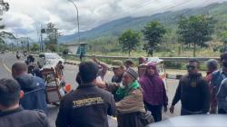 Ricuh di Jalur Puncak, Anggota Satpol PP Kena Bogem saat Tertibkan PKL 