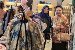 UMKM asal Bandung Mendunia Lewat Kain Celup