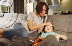 Jangan Panik! Ini 4 Cara yang Harus Dilakukan Moms saat Anak Kejang