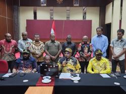 Pemkab dan DPRK Puncak Telah Lakukan Penanganan Berikan Bantuan Kepada Pengungsi di Tiga Distrik