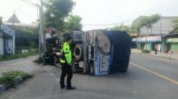 Truk Terguling di Jalan Gajah Mada Bojonegoro, Begini Kronologinya