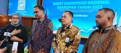 Dorong Transformasi Digital, Menteri PANRB Serahkan Penghargaan Kearsipan