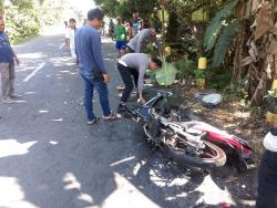Kecelakaan Maut di Jombang, Pasutri Boncengan Motor Tewas Tertabrak Innova