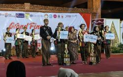 Persaingan Ketat, Calvin dan Jenar Keluar Sebagai Pemenang Mas dan Mbak Sukoharjo 2025