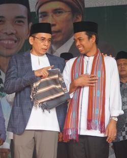TGB dan UAS Bersua di Lombok: Tabligh Akbar Penuh Barokah