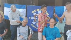 Persib Juara Liga 1, Warga Garut Gelar Cukur Rambut Massal dan Potong Tumpeng