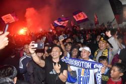 Euforia Persib Juara, Ribuan Suporter Tumpah Ruah hingga Timbulkan Kemacetan