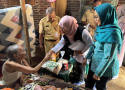 Kemensos RI Salurkan Bantuan ATENSI untuk Lansia di Pemalang, Penyerahan Dilakukan Door to Door