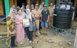 Ketua TP PKK Bojonegoro dan Rektor Unigoro Tinjau Distribusi Alat IPAH di Kecamatan Sekar