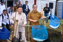 Pemkab Gresik dan Wamen KKP Dorong Percepatan Ekonomi Pesisir lewat Koperasi Merah Putih