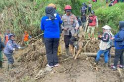 Warga yang Tersapu Longsor dan Banjir Bandang di Lembang Belum Ditemukan