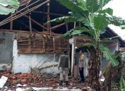 Diterjang Angin Kencang, Rumah Warga di Jalaksana Alami Kerusakan