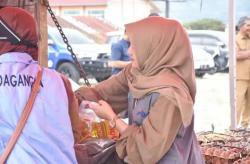 Wakil Bupati Bener Meriah Ir. Armia Serahkan Sembako dalam Kegiatan Pasar Murah