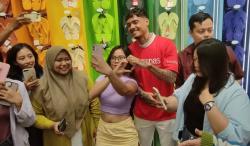 Shayne Pattynama Sapa Penggemar di Bali Jelang Pemusatan Latihan Timnas