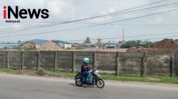 Diduga Limbah Industri, Gunungan Padat dari PT WSI Timbun Rawa di Belawan, Warga Resah