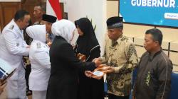 Usai Tabrakan Maut KA di Magetan, Gubernur Jatim Serahkan Santunan dan Soroti Keamanan Perlintasan