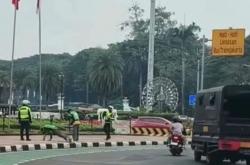 Viral! Diduga Nyelonong saat Ada Konvoi PM China, Dua Pengemudi Ojol Ini Kena Hukuman Pushup