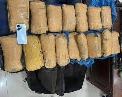 Ganja Melimpah di Tas Keranjang! Pria Agam Dicokok Polisi dengan 17 Paket Narkoba