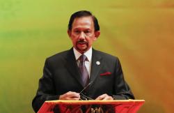 Kelelahan Ikut KTT Asean Sultan Brunei Hassanal Bolkiah Dilarikan ke Rumah Sakit di Malaysia