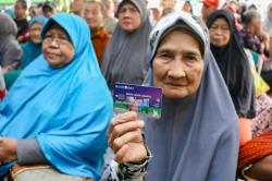 Lansia DKI Merapat! Saldo Bansos KLJ Rp300.000 Sudah Masuk Rekening Bank DKI, Begini Cara Mencairkan