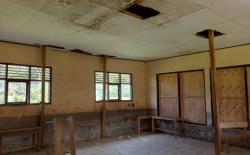 Miris Atap Bangun Sekolah SDN Pusakasari Nyaris Ambruk Siswa Terpaksa Belajar Bergantian