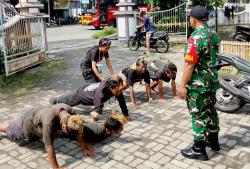 Tegas! Satpol PP Sukoharjo Angkut Anak Punk Resahkan Warga di Kartasura