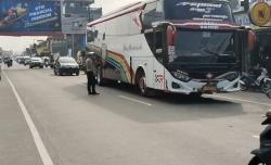 Jalur Anyer Ramai Banget! Polisi Siapkan Skema One Way Biar Liburan Nggak Macet Total