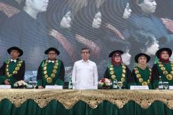 Menteri Ketenagakerjaan Ajak Wisudawan Jadi Adaptif dan Siap Menghadapi Tantangan Global