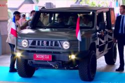 Momen Prabowo Sopiri Macron Naik Mobil Maung Keliling Kompleks Akmil Magelang