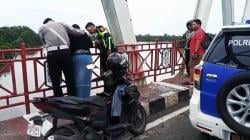 Perempuan Diduga Depresi Hendak Terjun di Jembatan Kahayan Dievakuasi Petugas 