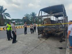 Bus Rombongan Siswa SD Terbakar di Tol Jakarta–Cikampek, Seluruh Penumpang Selamat