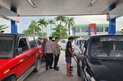 Antrean di SPBU Mengular, Satbinmas Polres Kobar Beri Arahan kepada Pengetap dan Operator