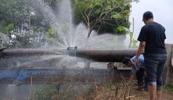 Jembatan Pipa Air Bocor, Suplai Air Bersih ke Kota Probolinggo Terganggu