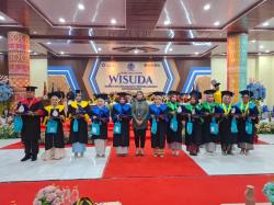 11 Lulusan Terbaik ULB Terima Hadiah Dari BRI