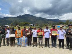 Pemkab Puncak Berikan Bantuan Kepada Pengungsi Dampak Konflik di Puncak